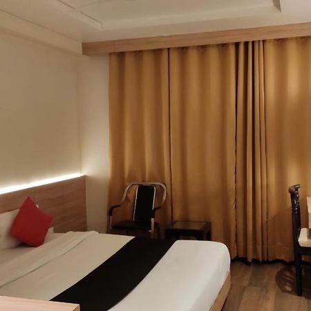 Hotel Poseidon Inn Lakhnau Kültér fotó