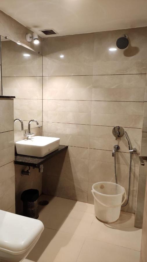 Hotel Poseidon Inn Lakhnau Kültér fotó